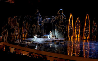 Автор: Наташа Разина Источник: https://www.mariinsky.ru/playbill/playbill/2024/12/29/3_1700/