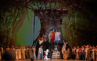 Автор: Александр Нефф Источник: https://www.mariinsky.ru/playbill/playbill/2023/10/29/2_1300/