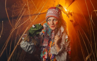 Автор: Режиссер — А. Мамкаева Источник: https://newkt.ru/repertoire/alenushkiny-skazki/?eventChoice=211#gallery-2