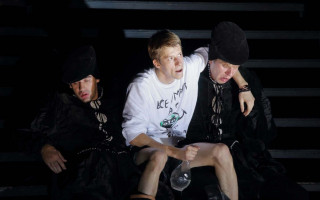 Автор: В.Постнов Источник: архив театра