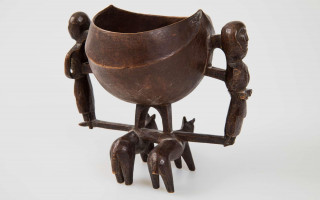 Автор: Волкова О.В. Источник: https://ethnomuseum.ru/events1/exhibitions/future/poznavaya-osetiyu-sobirateli-i-kollekcii-k-250-letiyu-vhozhdeniya-osetii-v-sostav-rossii/