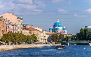 Набережная реки Фонтанки в Санкт-Петербурге / Вид на Троицкий собор, источник фото: Wikimedia Commons, Автор: Florstein