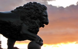 Лев на набережной Невы. Автор фото: Ольга Тихомирова