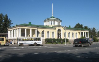Павловск. Вокзал. Автор фото: Peterburg23 (Wikimedia Commons)
