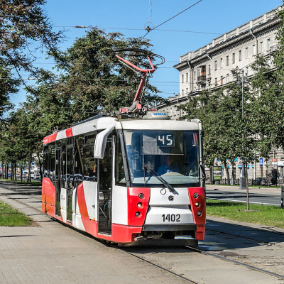 Трамвай ЛМ-2008 на Московском проспекте, источник фото: Wikimedia Commons, Автор: Florstein