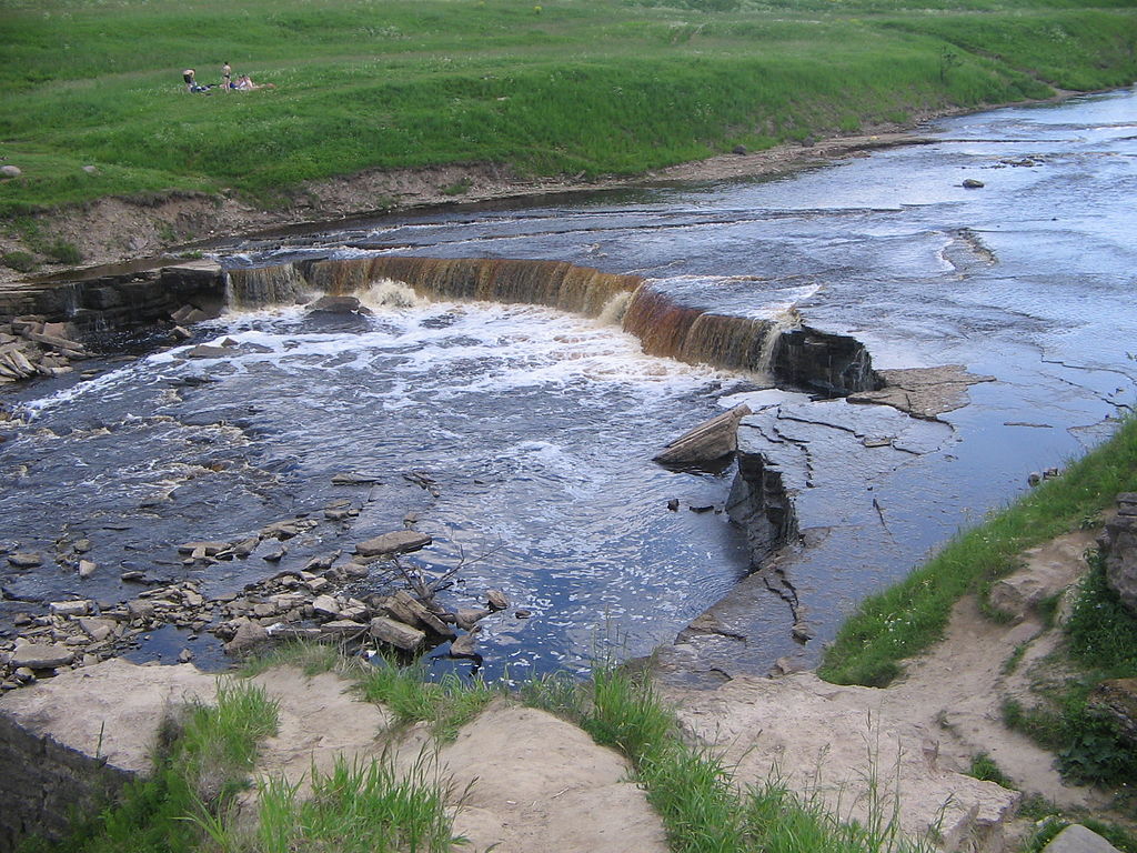 Тосненский водопад. Фото: Yahont (Wikimedia Commons)