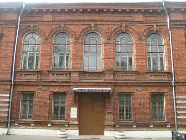 Тверь, Гимназия № 6, построенная в 1901-05 годах по проекту Александра Петровича Федорова. Автор фото: Vodomer (Wikimedia Commons)