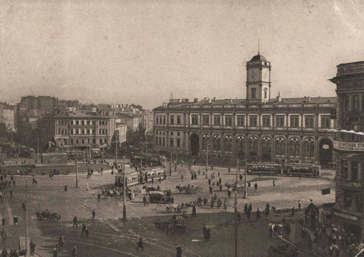 московский вокзал на площади восстания