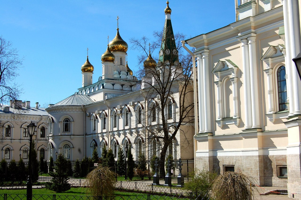 Московский район в Санкт-Петербурге: Триумфальные ворота, Парк Победы,  Площадь Победы, Монумент героическим защитникам Ленинграда, Чесменская  церковь