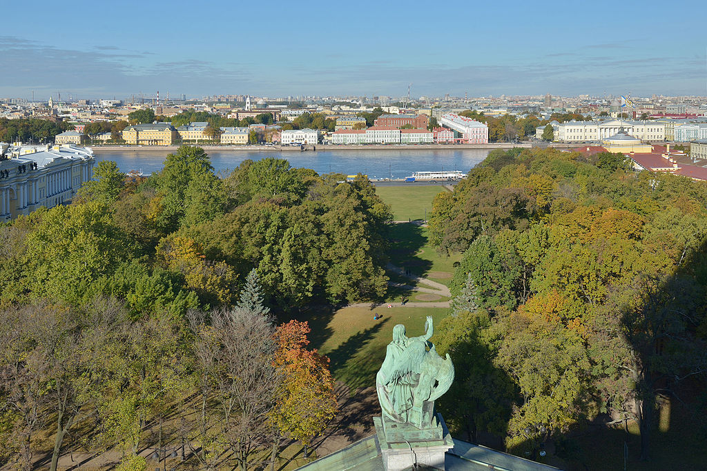 Исаакиевский собор — Александровский сад в Санкт-Петербурге. Фото: Wolfgang Moroder (Wikimedia Commons)