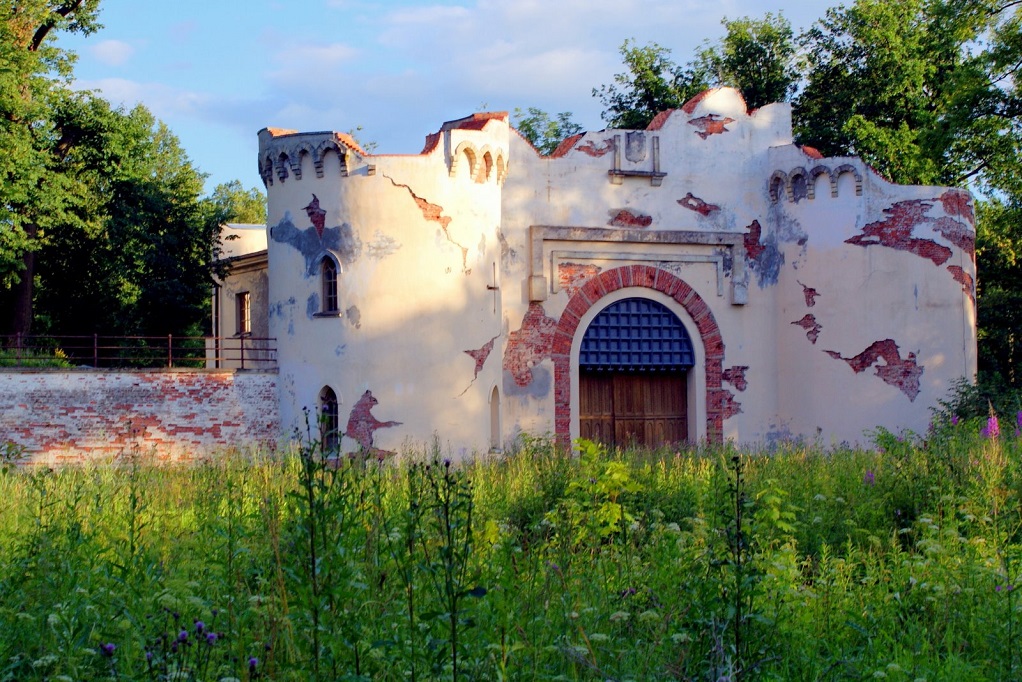 Ворота-руины. Фото: tsarselo.ru