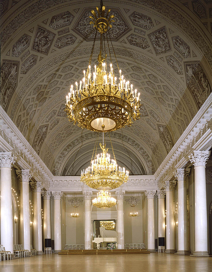Белоколонный зал, источник фото: http://www.yusupov-palace.ru/palace